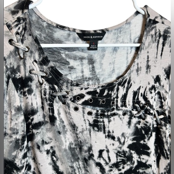 Rock & Republic Black White Tie Dye Top W Grommet Details Size Large - Picture 2 of 5